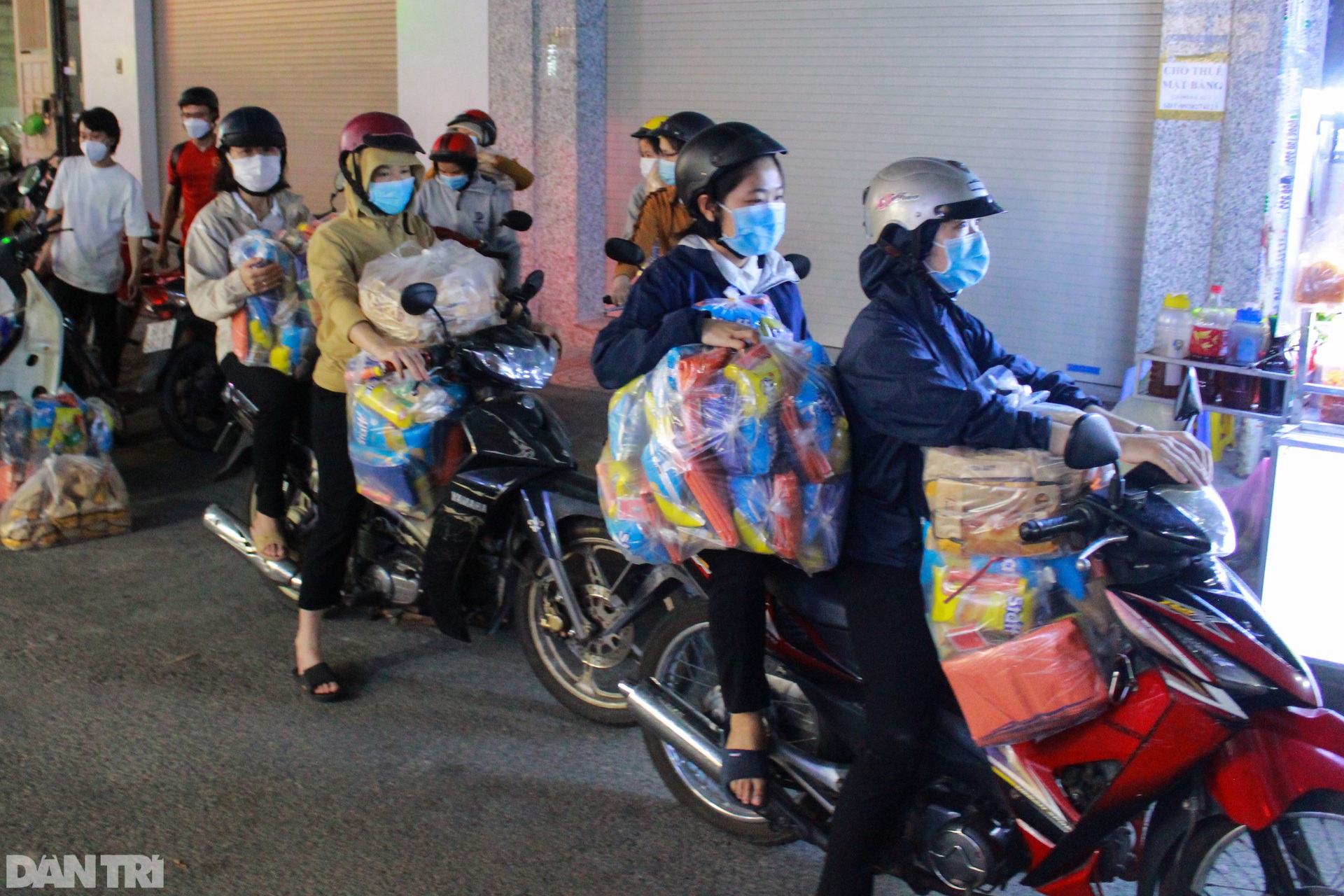 Mang hơi ấm tới người vô gia cư trong đêm Giáng sinh - 7 Mang hơi ấm tới người vô gia cư trong đêm Giáng sinh - 7