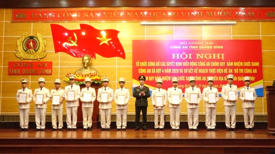 100% các xã tại Quảng Bình có công an chính quy - 1 100% các xã tại Quảng Bình có công an chính quy - 1