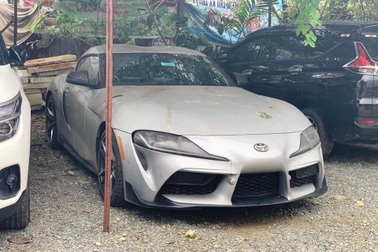 Xót xa hình ảnh Toyota GR Supra độc nhất Việt Nam "dầm mưa dãi nắng"