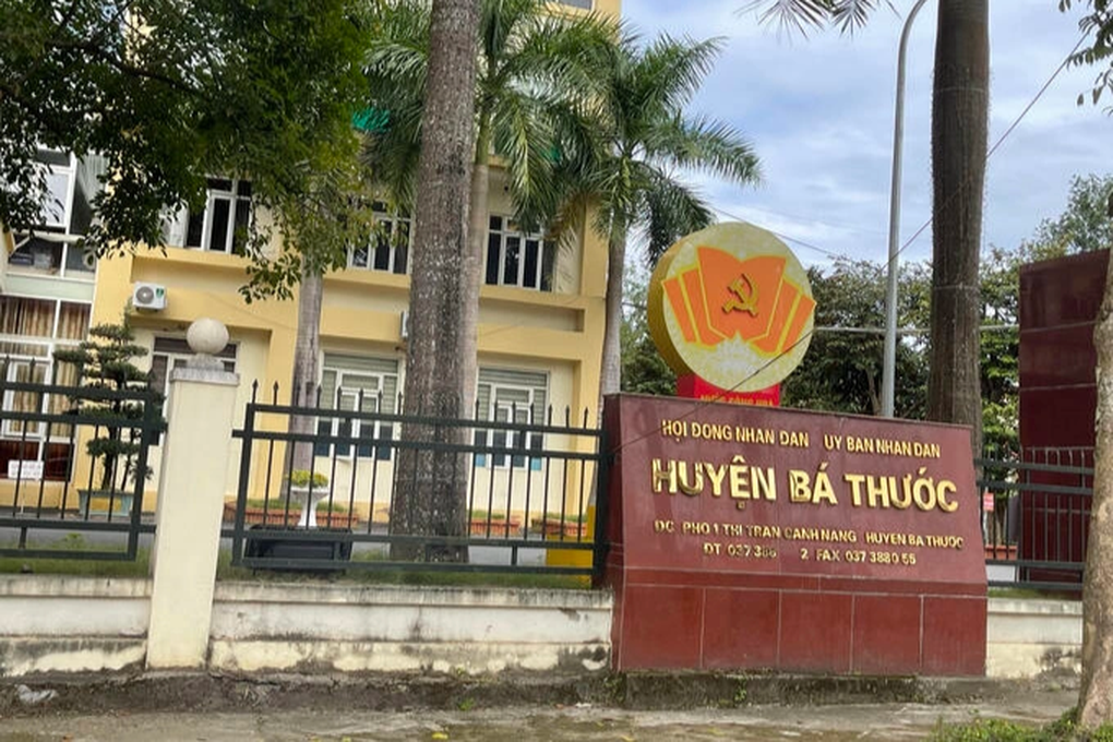 Trưởng phòng Tài nguyên và Môi trường bị cách chức vì có con riêng - 1 Trưởng phòng Tài nguyên và Môi trường bị cách chức vì có con riêng - 1