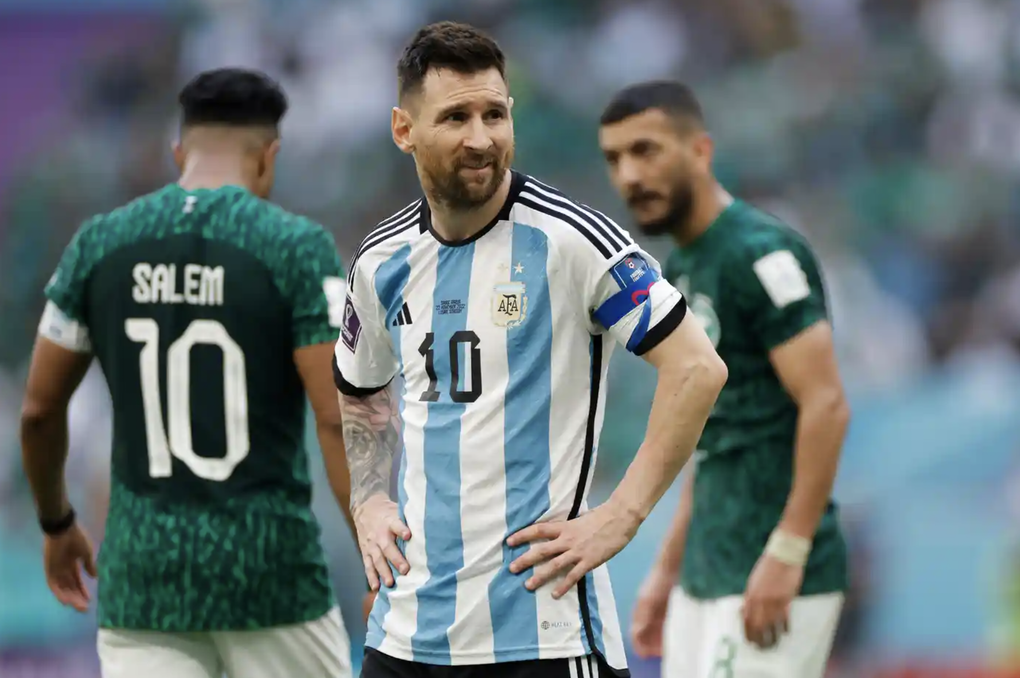 Phản ứng của Messi sau khi đội tuyển Argentina thua sốc - 1 Phản ứng của Messi sau khi đội tuyển Argentina thua sốc - 1