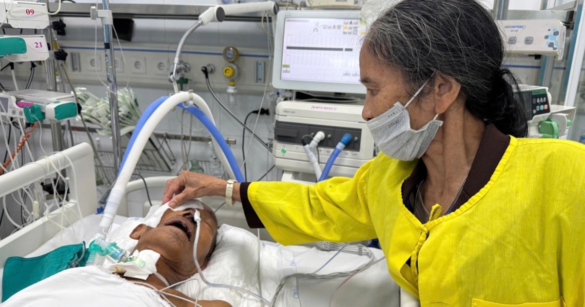 Vợ ung thư gục ngã khi chồng nguy kịch trong phòng hồi sức