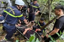 Kịp thời cứu nam thanh niên bị ngã khi leo núi Hàm Lợn
