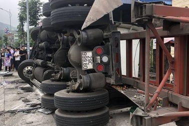 3 ô tô va chạm liên hoàn, 1 người chết, 2 người bị thương