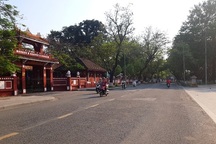 Đường phố Huế vắng bóng người sau ca nhiễm Covid-19 của du khách