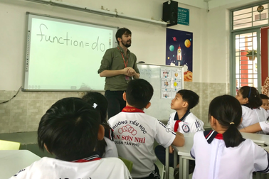 Trường tiên tiến “kẹt” vì học sinh... nợ tiền học!