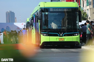 Toàn bộ xe buýt TPHCM dự kiến chạy bằng điện, năng lượng xanh từ năm 2050