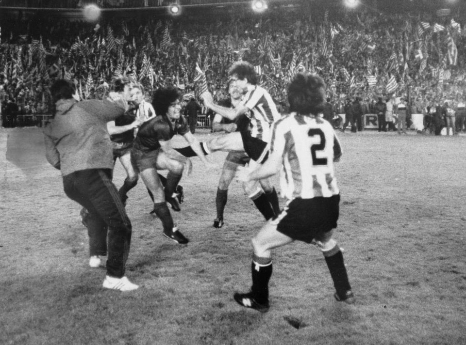Những chia sẻ về cuộc đời và sự nghiệp của Diego Maradona - 3 Những chia sẻ về cuộc đời và sự nghiệp của Diego Maradona - 3