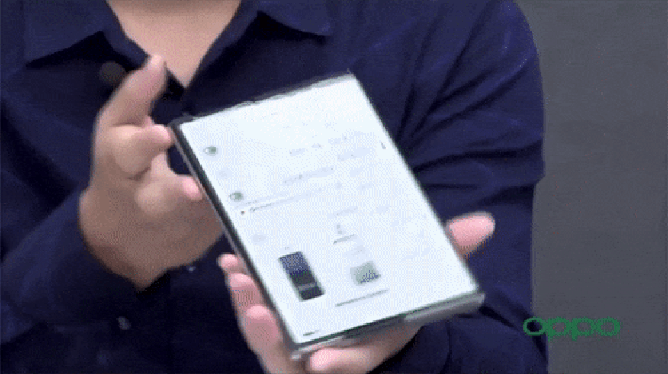 Cận cảnh chiếc smartphone màn hình cuộn đầu tiên trên thế giới - 1 Cận cảnh chiếc smartphone màn hình cuộn đầu tiên trên thế giới - 1