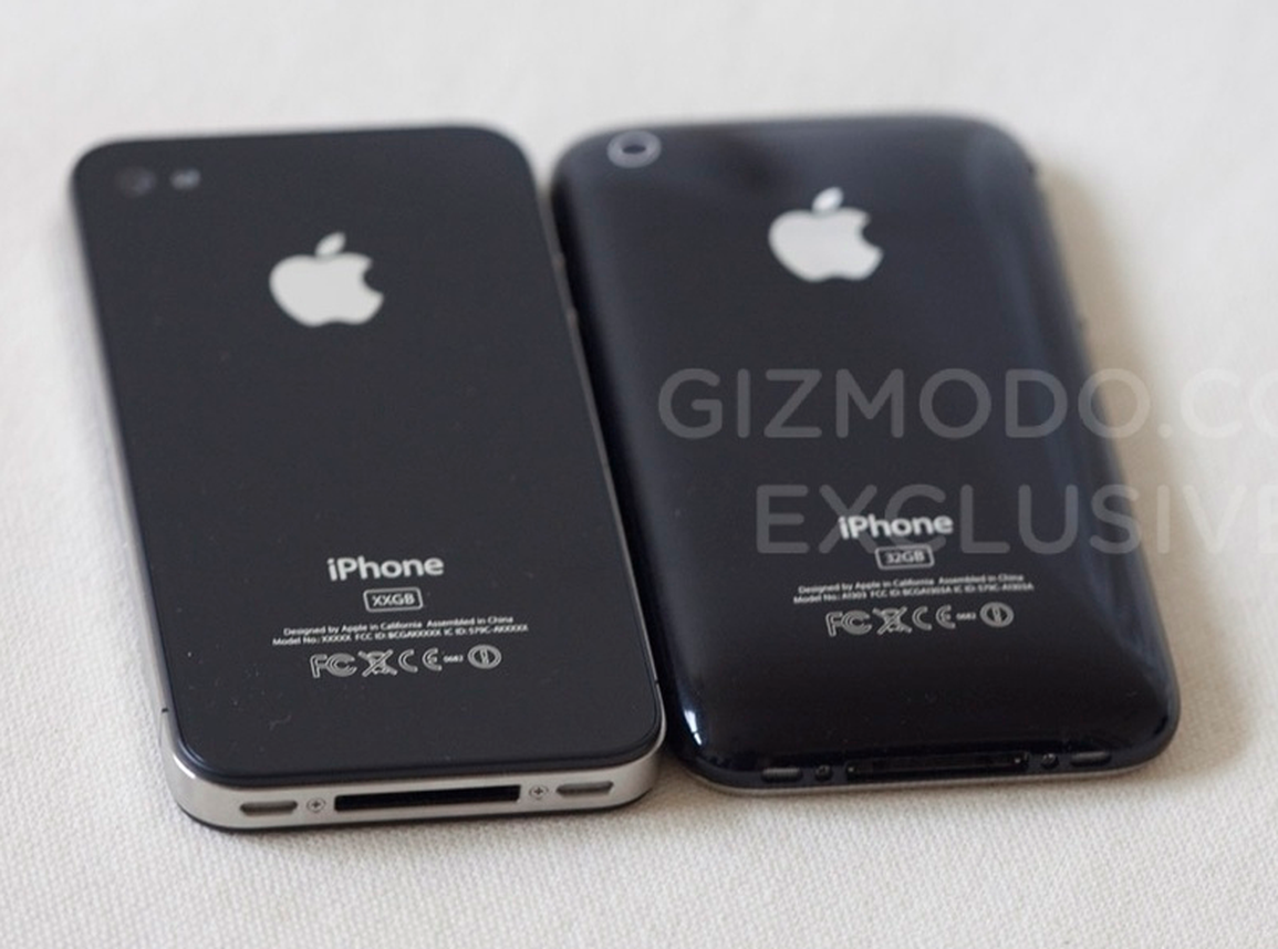 Nguyên mẫu iPhone 4 (trái) mà một nhân viên Apple đã bỏ quên tại quán bar trước khi sản phẩm được ra mắt (Ảnh: Gizmodo). Nguyên mẫu iPhone 4 (trái) mà một nhân viên Apple đã bỏ quên tại quán bar trước khi sản phẩm được ra mắt (Ảnh: Gizmodo).