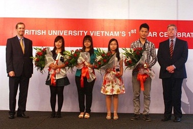 Hướng dẫn trực tiếp hồ sơ nhận Học bổng Hoàng tử Andrew