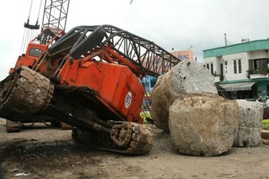 Đổ cần cẩu, giao thông cầu Thủ Thiêm tê liệt