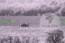 Trực thăng Nga nã tên lửa sát thủ làm nổ tung xe tăng Ukraine