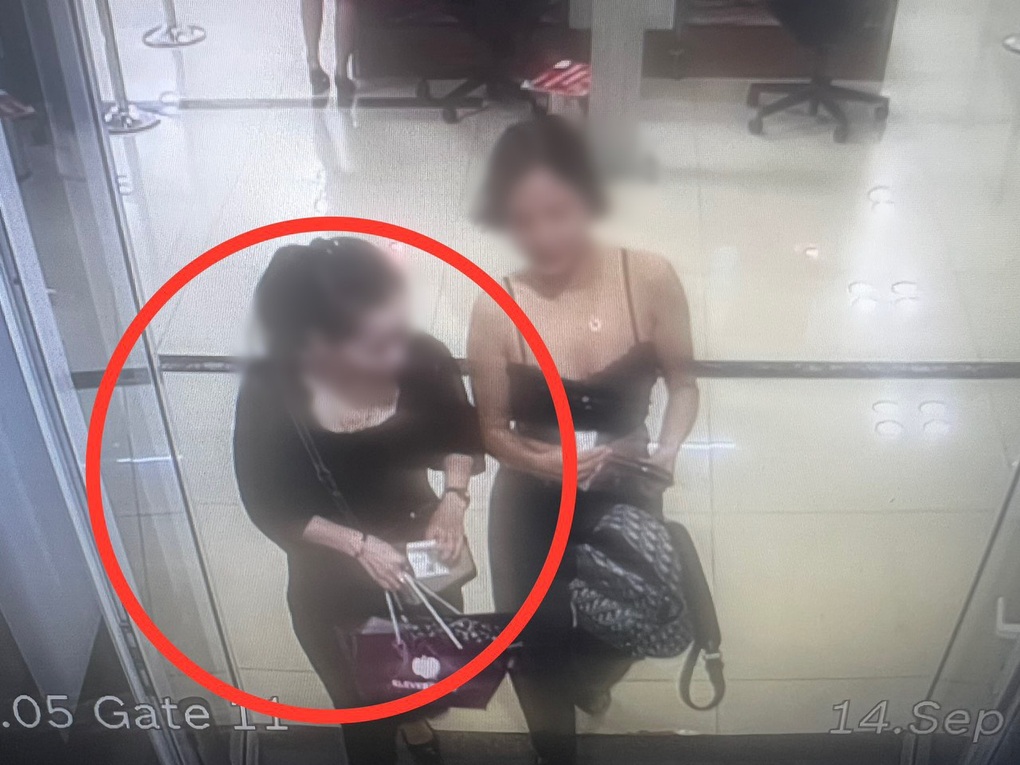 Khách bay quên ví ở Nội Bài, tìm thấy ở Tân Sơn Nhất - 1 Khách bay quên ví ở Nội Bài, tìm thấy ở Tân Sơn Nhất - 1