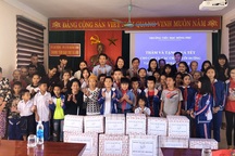 Quảng Bình: Trao quà Tết cho học sinh trường khuyết tật, SOS
