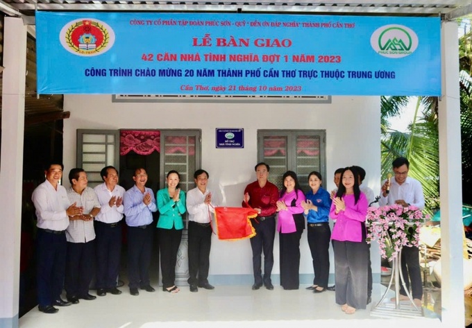 Lễ bàn giao nhà tình nghĩa.