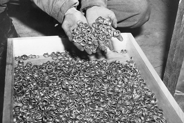 Hé lộ đường hầm bí mật nơi Hitler chôn 21 tấn vàng "tử thần"