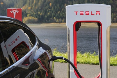 Sạc miễn phí - nước cờ chiến lược của Tesla để lấy lòng người mua ô tô điện