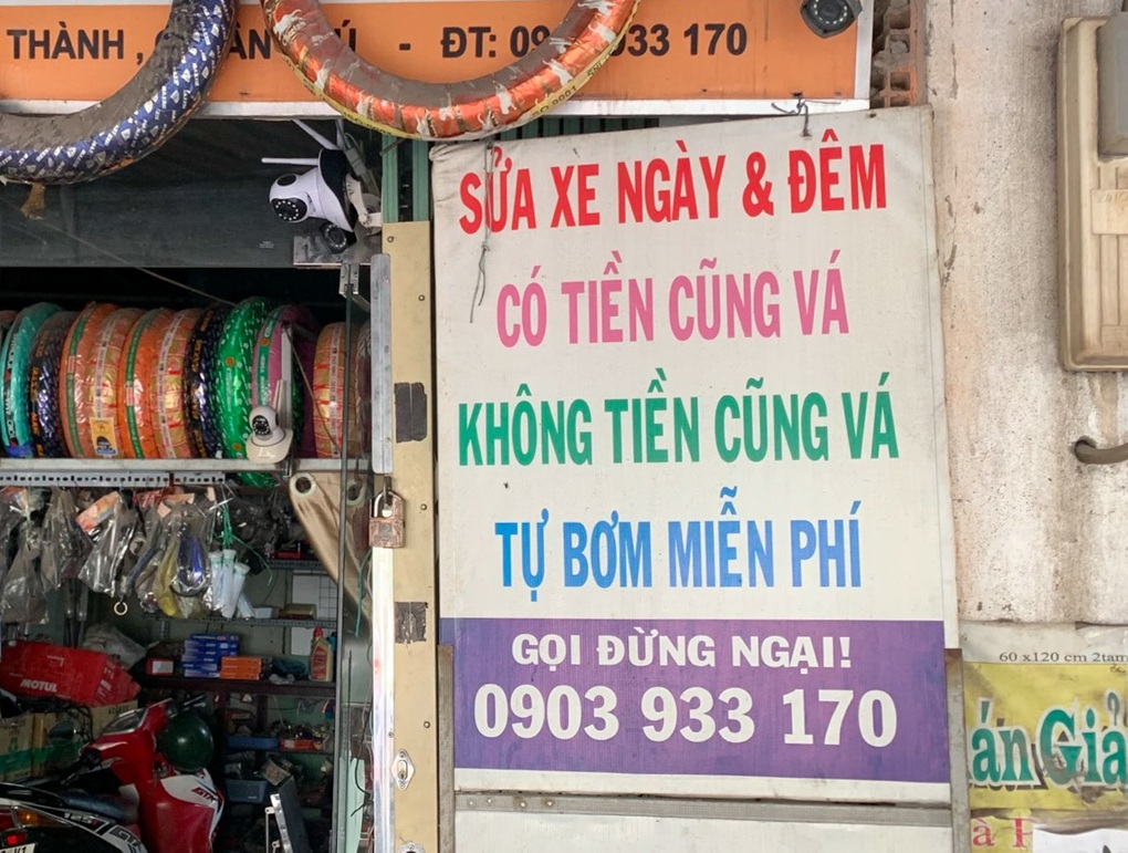 Chủ tiệm sửa xe chơi lớn: Có tiền cũng vá, không tiền cũng vá - 2 Chủ tiệm sửa xe chơi lớn: Có tiền cũng vá, không tiền cũng vá - 2