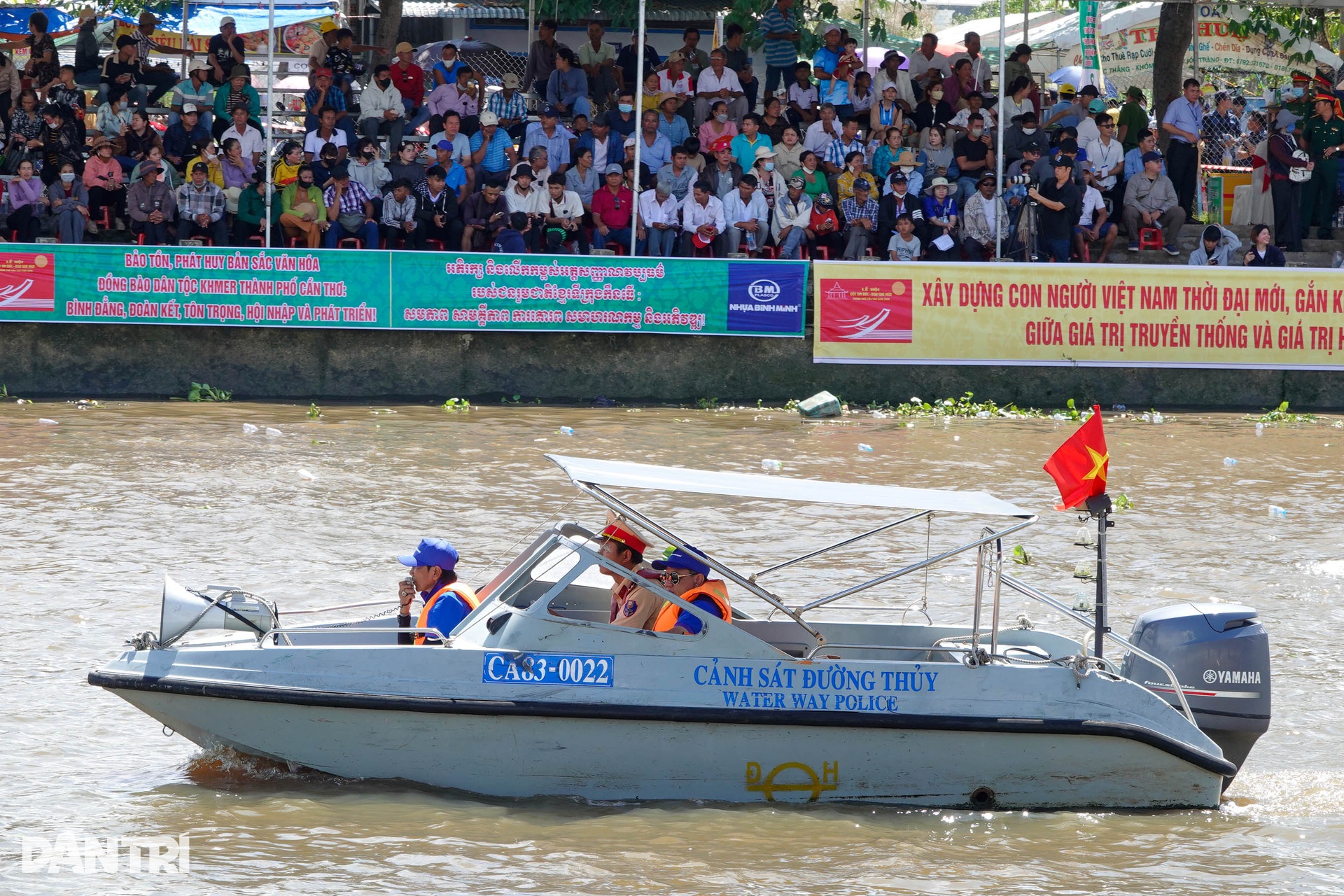 61 đội tranh tài giải Đua ghe Ngo trên sông Cần Thơ - 10