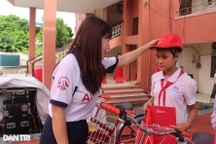 Trao xe đạp, mang niềm tin, động lực đến học sinh nghèo xứ Thanh