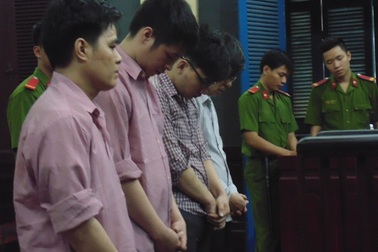 Xuất lậu gỗ quý trị giá 9 tỷ đồng, nhóm đồng phạm nhận 45 năm tù giam