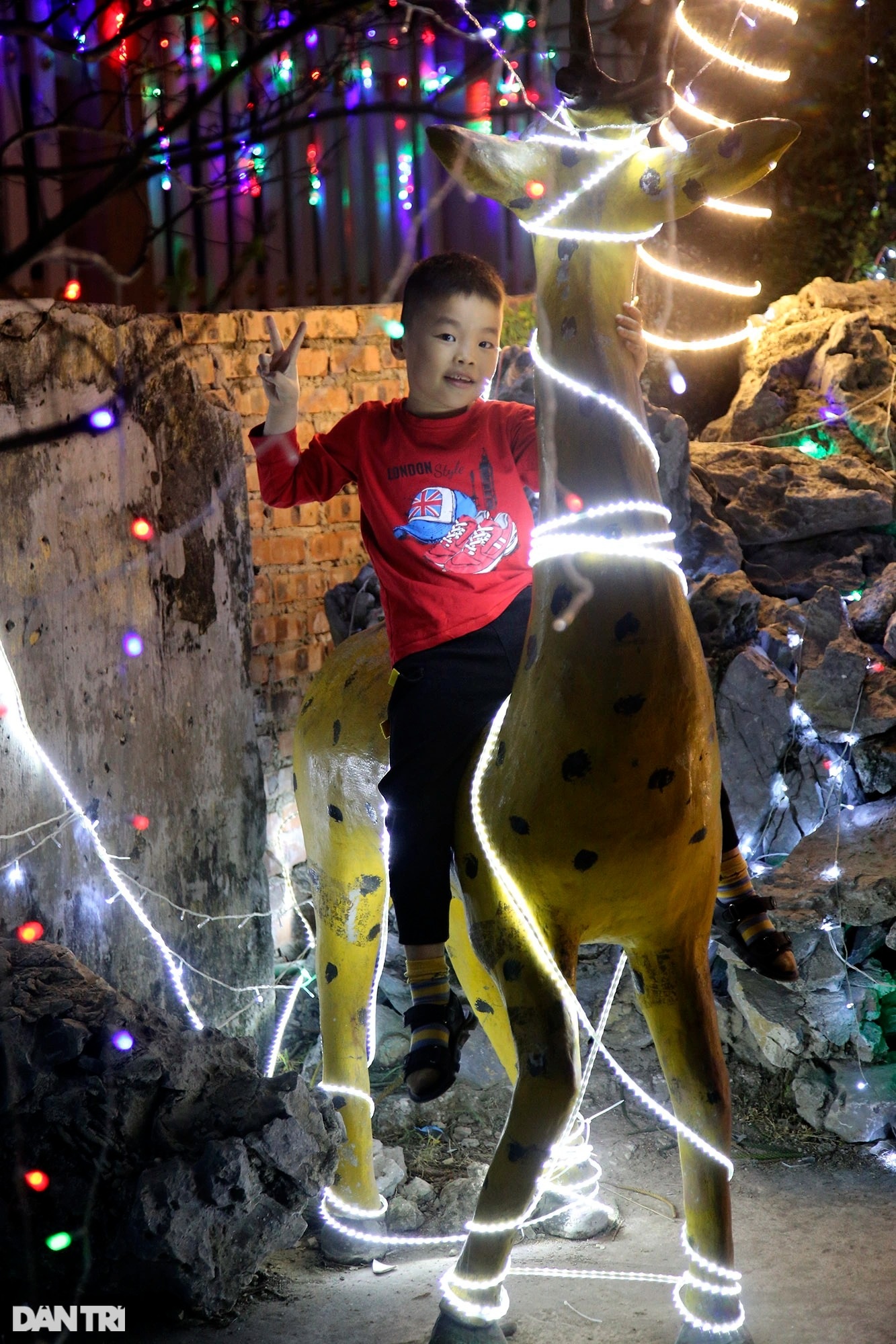 Ngôi làng ở ngoại thành Hà Nội lung linh như xứ sở thần tiên dịp Noel - 11 Ngôi làng ở ngoại thành Hà Nội lung linh như xứ sở thần tiên dịp Noel - 11