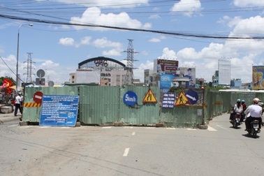 TPHCM: Lô cốt vẫn ngổn ngang trước dịp lễ 2/9