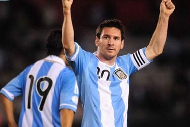 Messi tạo siêu phẩm đá phạt, Argentina đánh gục Paraguay
