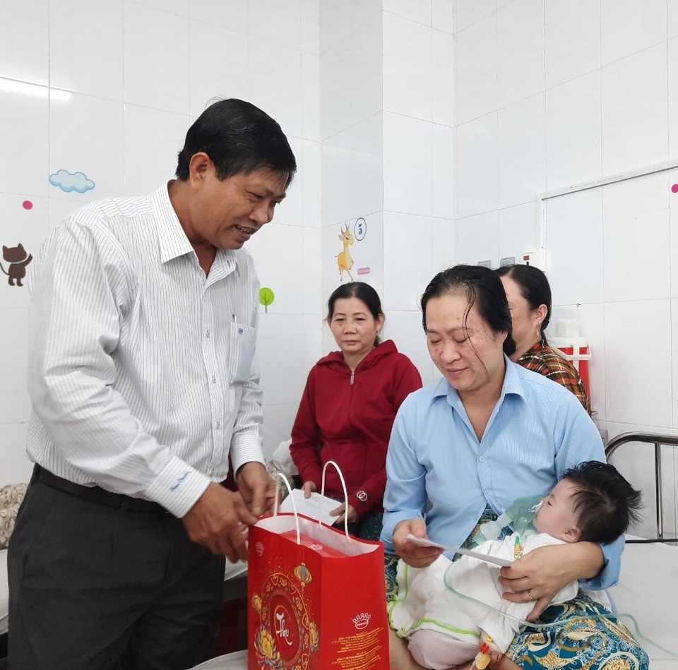 Sở LĐ-TBXH Bạc Liêu thăm, tặng quà cho trẻ em dịp Tết Trung thu - 5 Sở LĐ-TBXH Bạc Liêu thăm, tặng quà cho trẻ em dịp Tết Trung thu - 5