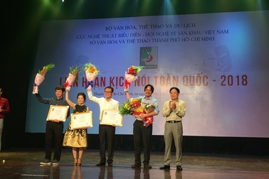 NSƯT Công Lý, Công Vượng đoạt huy chương vàng tại Liên hoan Kịch nói 2018