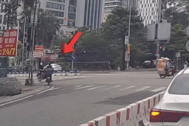 Xe máy đi ngược chiều "đốn ngã" xe máy khác vượt đèn đỏ