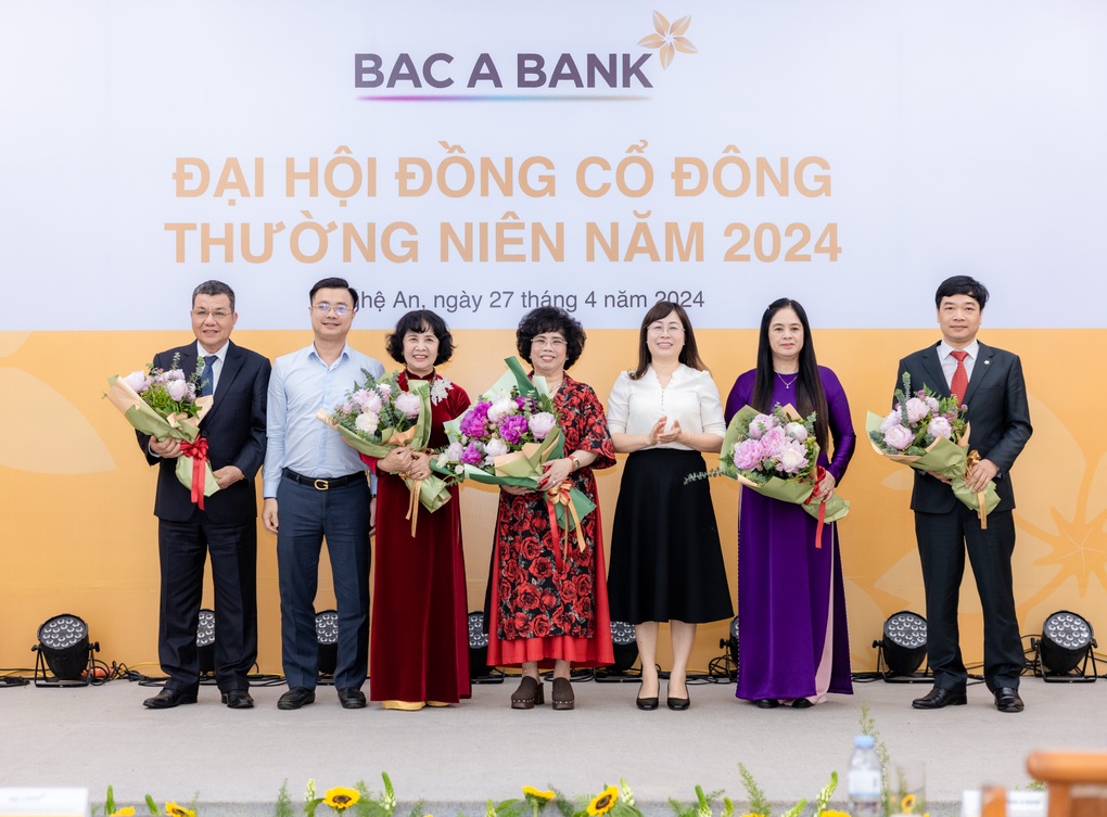 ĐHCĐ BAC A BANK: Ra mắt hội đồng quản trị mới, kiên định mục tiêu tăng trưởng - 6 ĐHCĐ BAC A BANK: Ra mắt hội đồng quản trị mới, kiên định mục tiêu tăng trưởng - 6