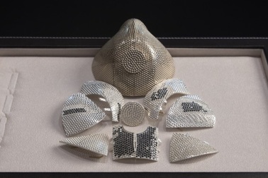 Khẩu trang Covid-19 nạm kim cương, giá 1,5 triệu USD