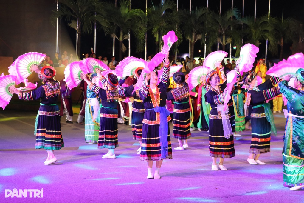Rực rỡ sắc màu di sản văn hóa trên phố tại Festival Tràng An kết nối di sản - 6 Rực rỡ sắc màu di sản văn hóa trên phố tại Festival Tràng An kết nối di sản - 6