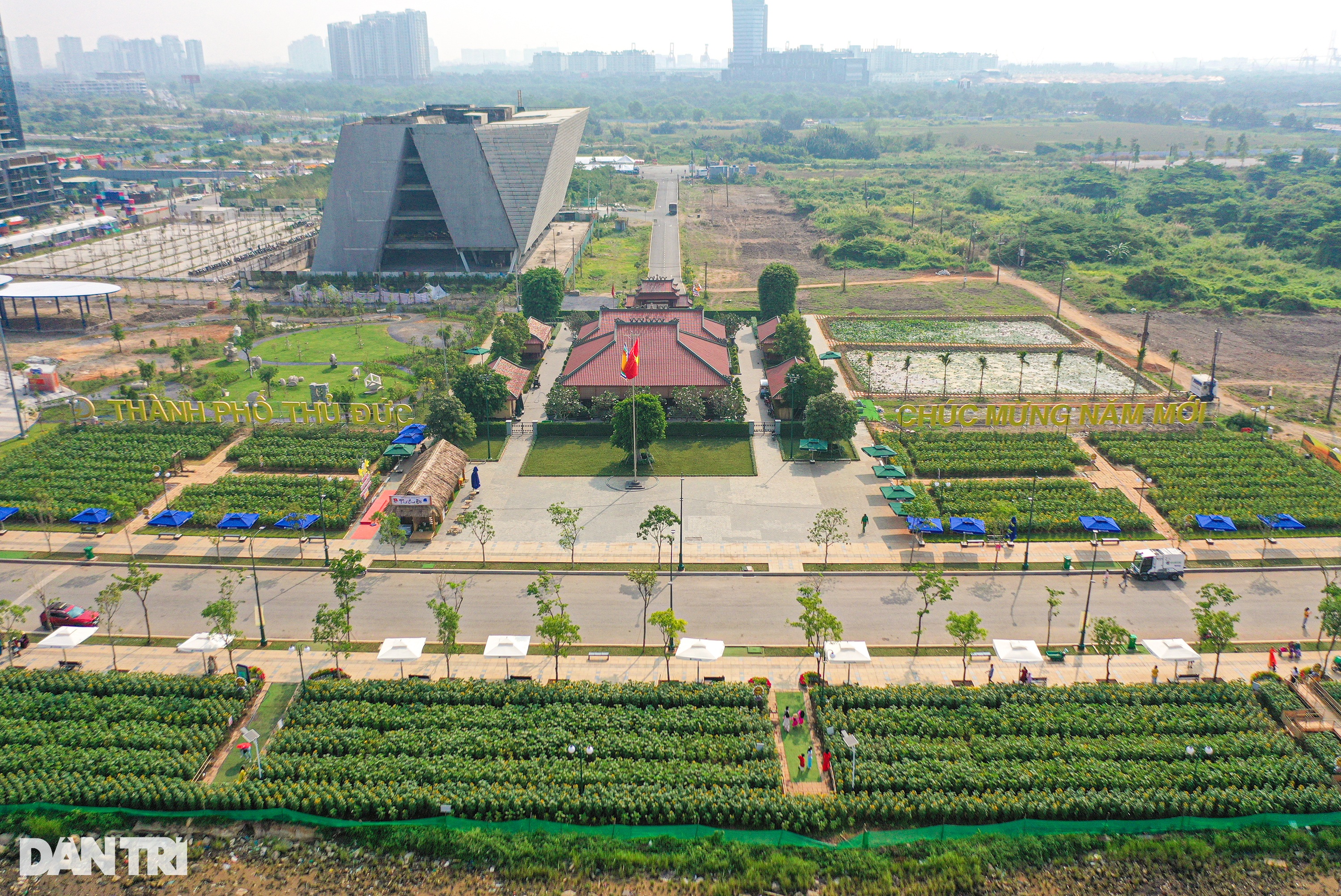 Công viên bờ sông Sài Gòn thay áo mới sau 3 tháng cải tạo - 6