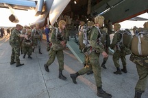 Nga bất ngờ điều binh sĩ tới Crimea giữa lúc căng thẳng với Ukraine