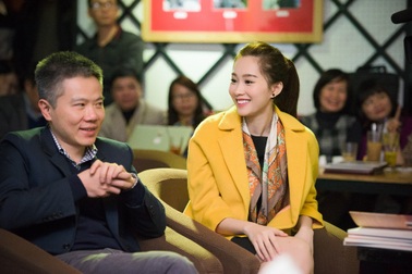 Hoa hậu Đặng Thu Thảo giới thiệu sách cùng giáo sư Ngô Bảo Châu