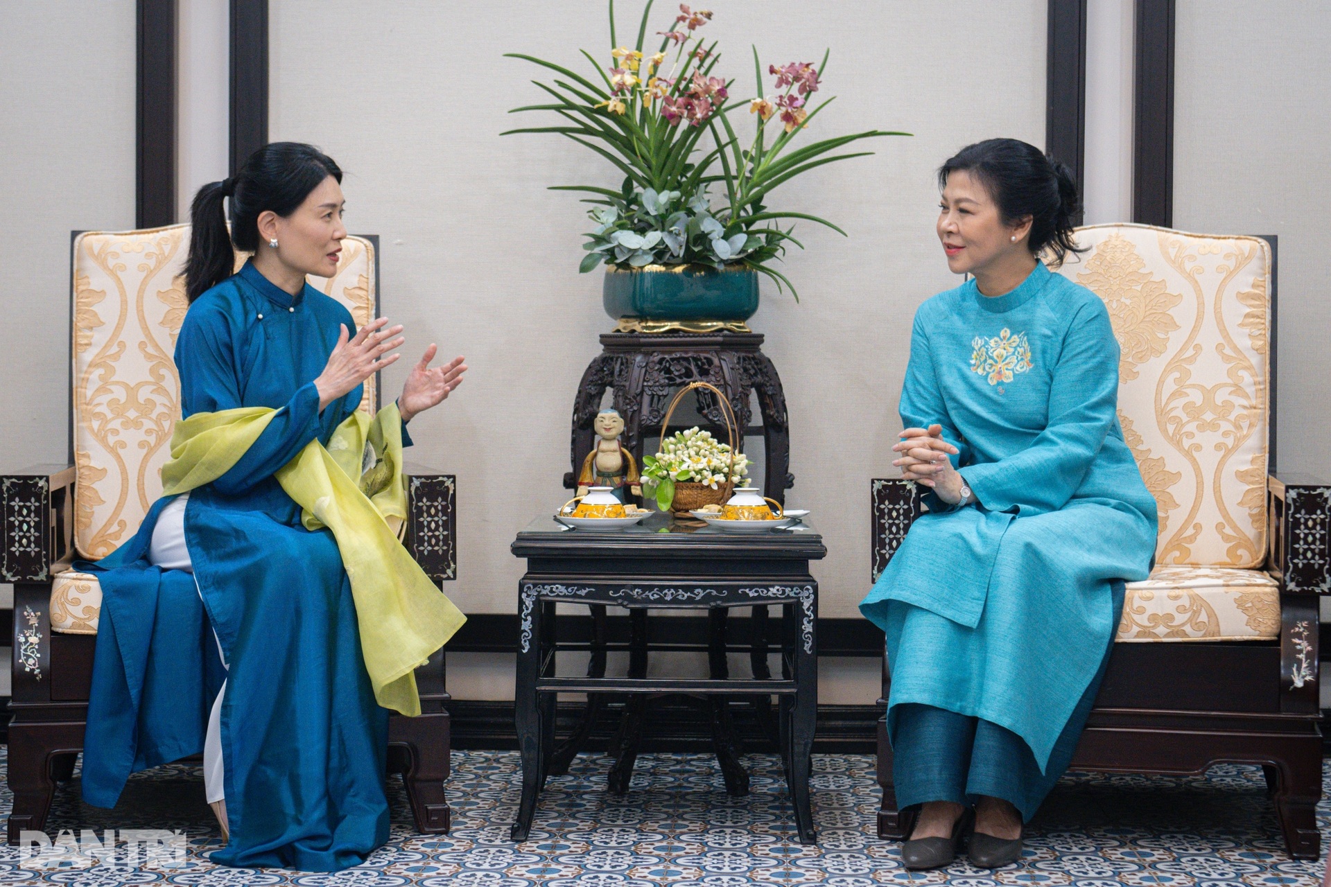 Phu nhân Ngô Phương Ly mời Phu nhân Thủ tướng Singapore xem múa rối nước - 2 Phu nhân Ngô Phương Ly mời Phu nhân Thủ tướng Singapore xem múa rối nước - 2