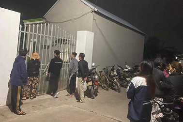 Chồng đâm vợ tử vong trong đêm ở Hà Nội