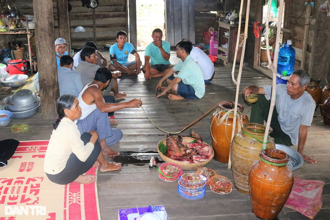 Độc đáo với lễ cúng báo hiếu của người Jrai trong dịp đầu xuân - 1 Độc đáo với lễ cúng báo hiếu của người Jrai trong dịp đầu xuân - 1