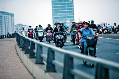 Muốn giảm nợ công, Chính phủ nên bớt chi tiêu