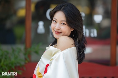 Hot girl "đời đầu" Mi Vân: Trẻ hơn tuổi 38, gu thời trang phóng khoáng