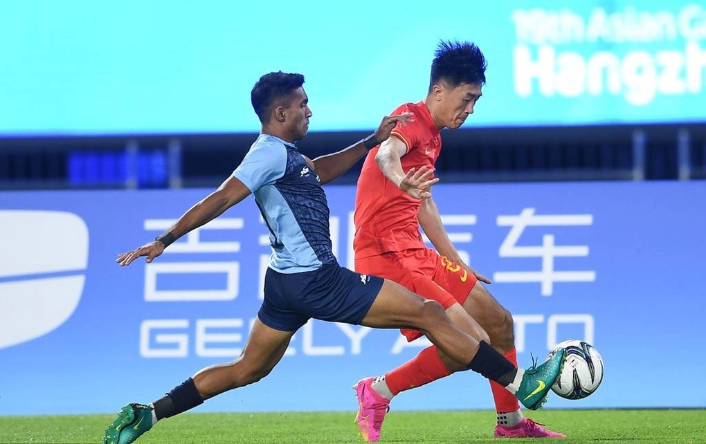 Thắng đậm Ấn Độ, Olympic Trung Quốc khởi đầu tưng bừng tại Asiad 19 - 1 Thắng đậm Ấn Độ, Olympic Trung Quốc khởi đầu tưng bừng tại Asiad 19 - 1