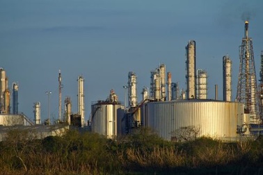 Giá dầu có thể giảm xuống 10 USD/thùng