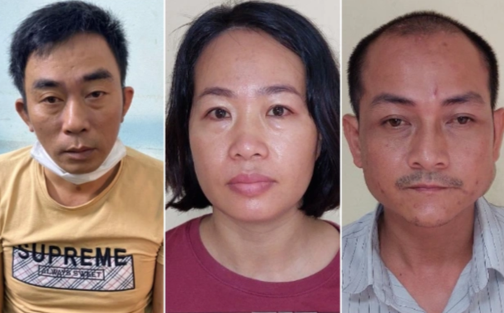 Lô hàng cấm trong khoang chứa bí mật của chiếc xe tải chở hoa quả - 1