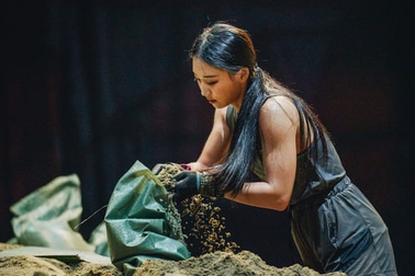 Lý giải cơn sốt toàn cầu của Trò chơi con mực phiên bản đời thực