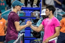 Alcaraz không chủ quan dù Sinner vắng mặt ở Indian Wells Masters 2025