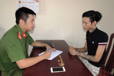 Em trai phá két sắt trộm vàng của anh