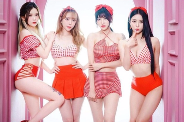 Lằn ranh giữa gợi cảm và phản cảm khi nữ nghệ sĩ biểu diễn táo bạo